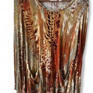 womens Orange and brown animal print‎ long sleeve top with front pockets LARGE